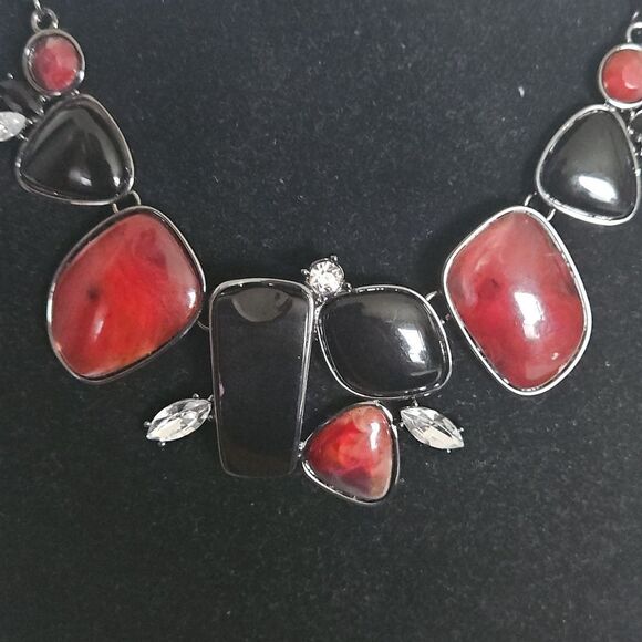 Elegant Burgundy and Black Statement Necklace - Picture 16 of 16